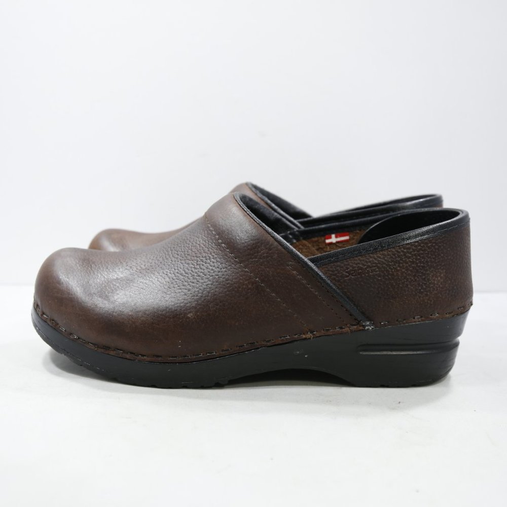 SANITA Brown Leather Slip Resistant Professional Clogs - 8/EUR 39